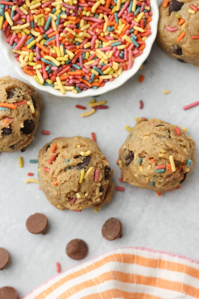 An up close picture of the vegan protein balls.