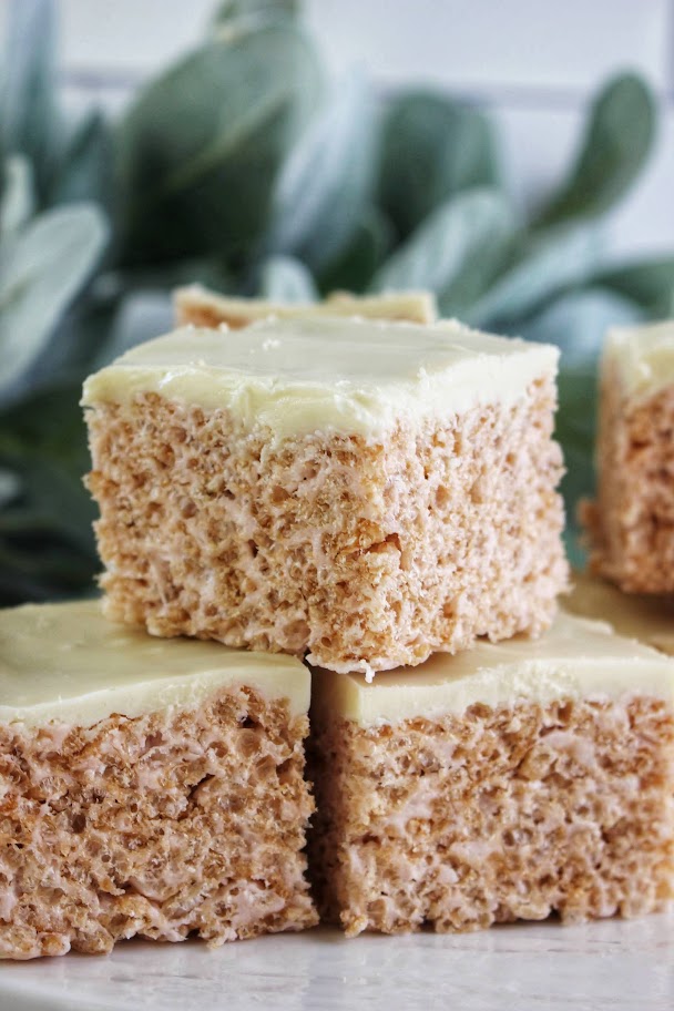 An up close picture of healthier white chocolate peppermint rice krispie treats.