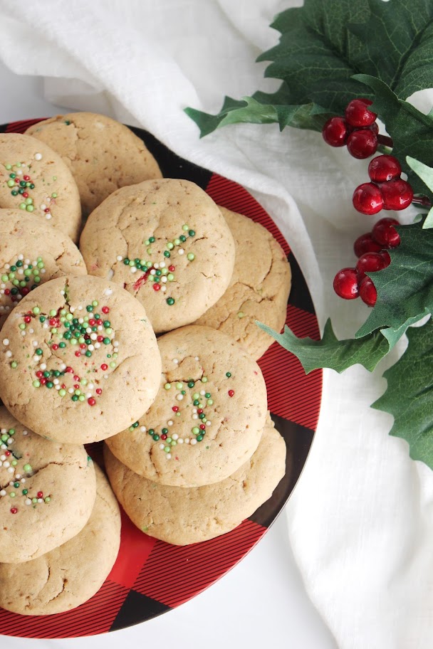 Vegan vanilla sugar cookies on a Christmas plate.
