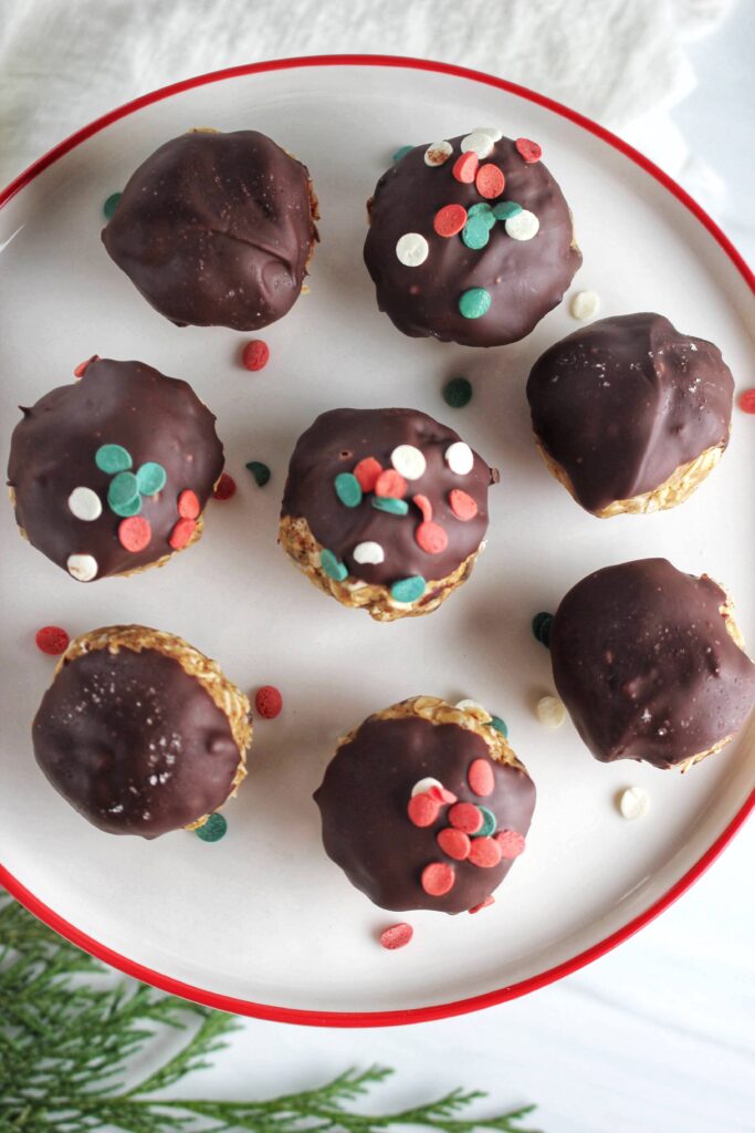 A plate of these peanut butter oatmeal balls.