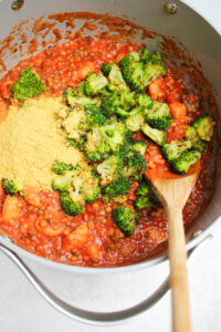 Just added the roasted broccoli and nutritional yeast to the pot.