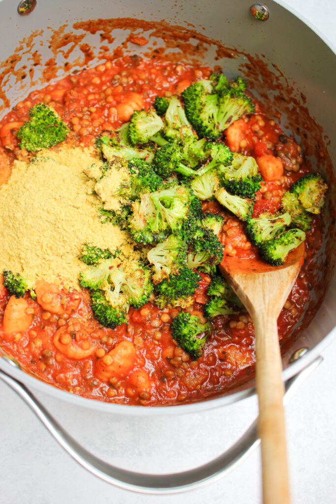Just added the roasted broccoli and nutritional yeast to the pot.
