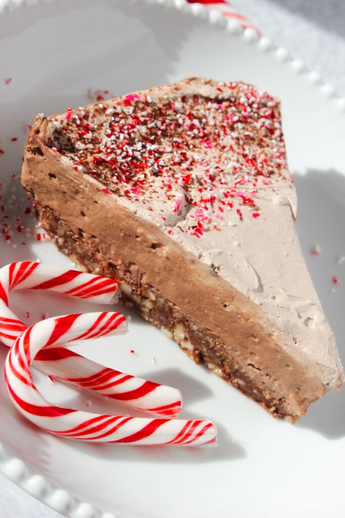 An upclose picture of a slice of this vegan chocolate peppermint cream pie.