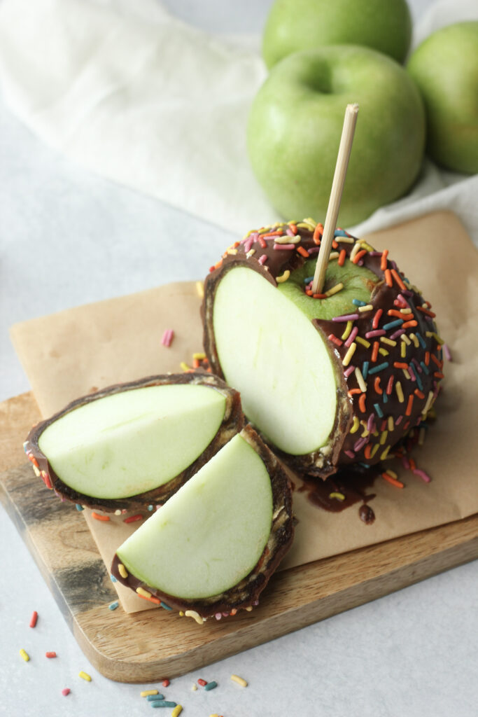 The date caramel apple has been sliced.