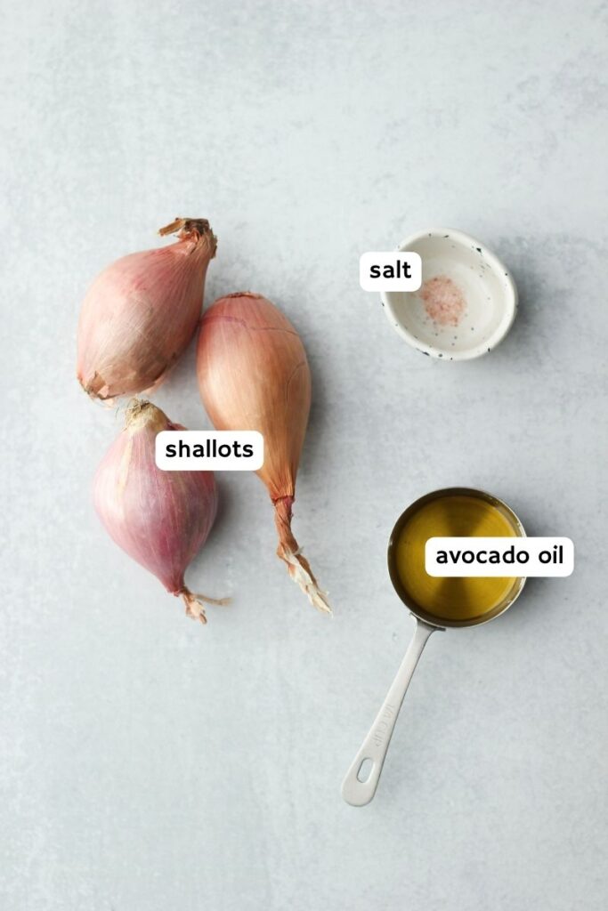 All of the ingredients needed to make these crispy fried shallots.