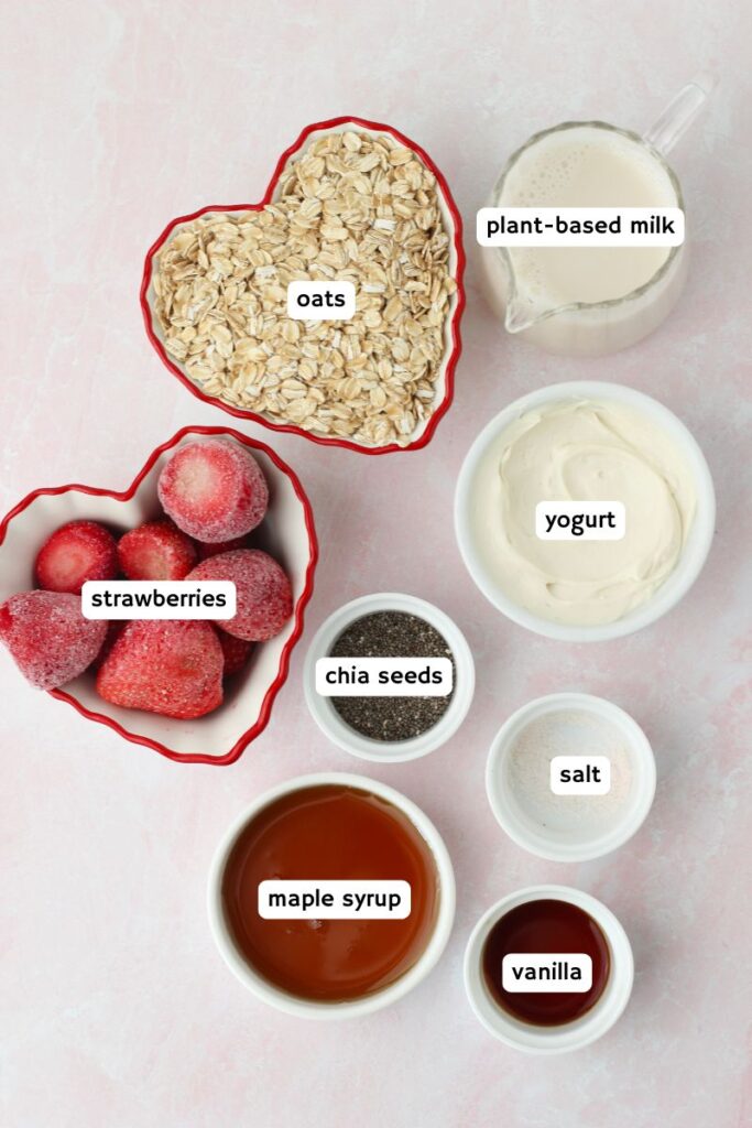 All of the ingredients needed to make these overnight oats.