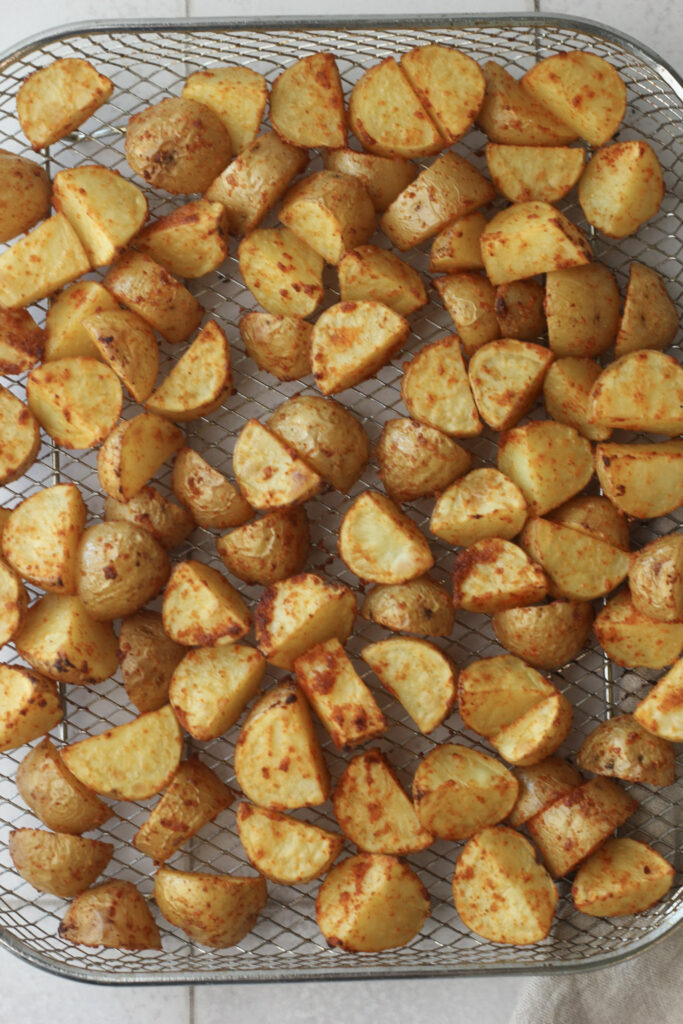 A close-up picture of the air-fried potatoes.