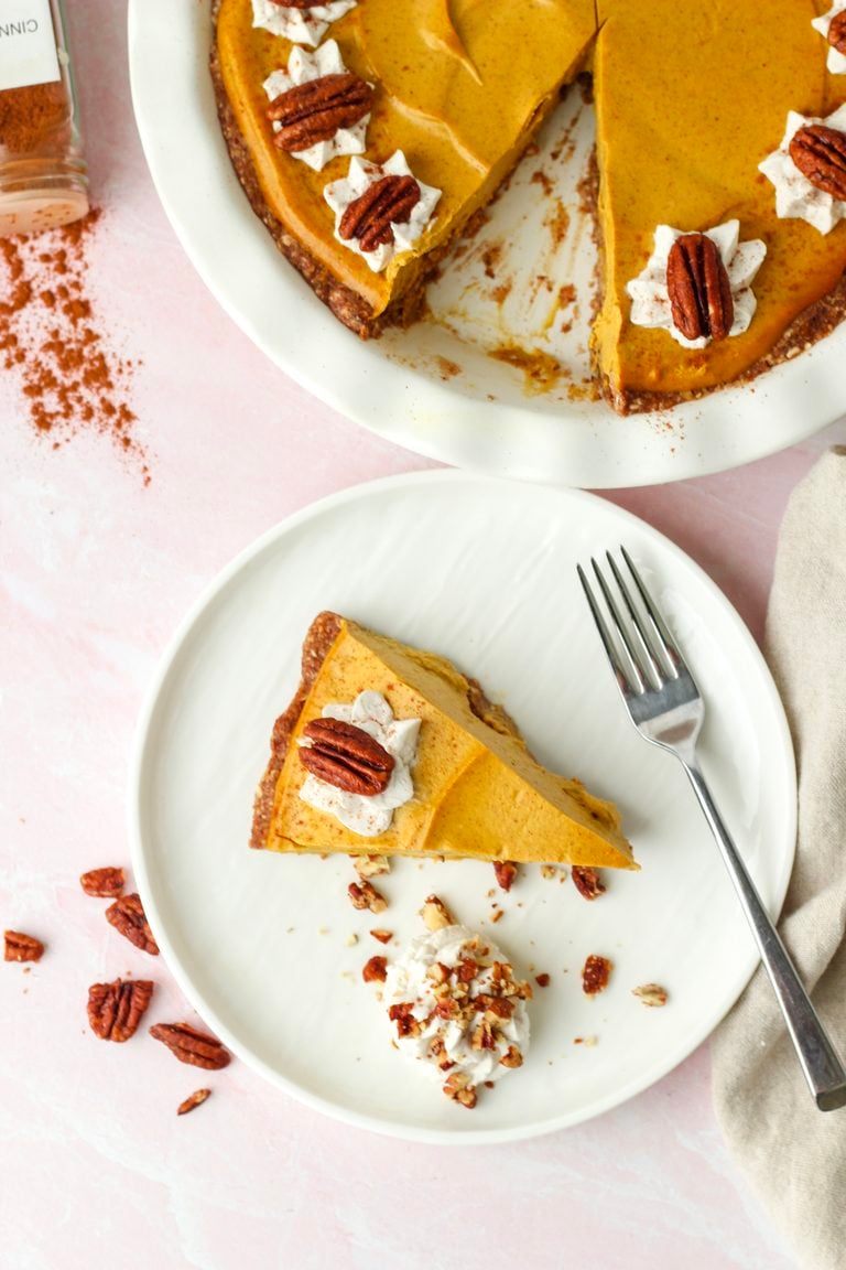 Creamy No-Bake Vegan Pumpkin Pie (Easy Blender Recipe)